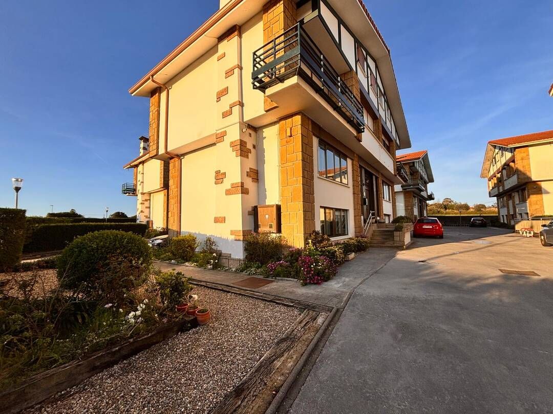Vista exterior de Piso en venta en Sopela con Jardín privado y Piscina