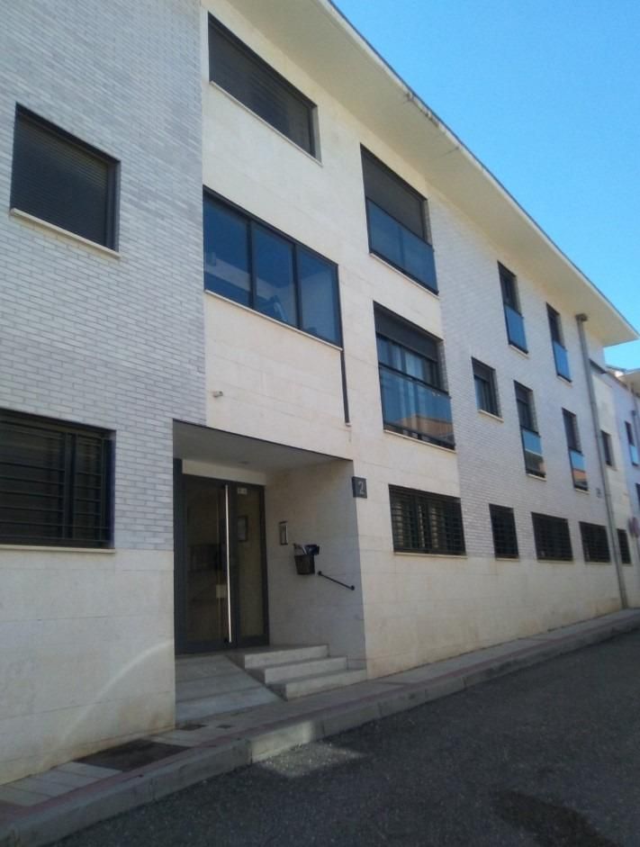 Vista exterior de Dúplex en venda en Zaratán amb Calefacció, Traster i Piscina comunitària