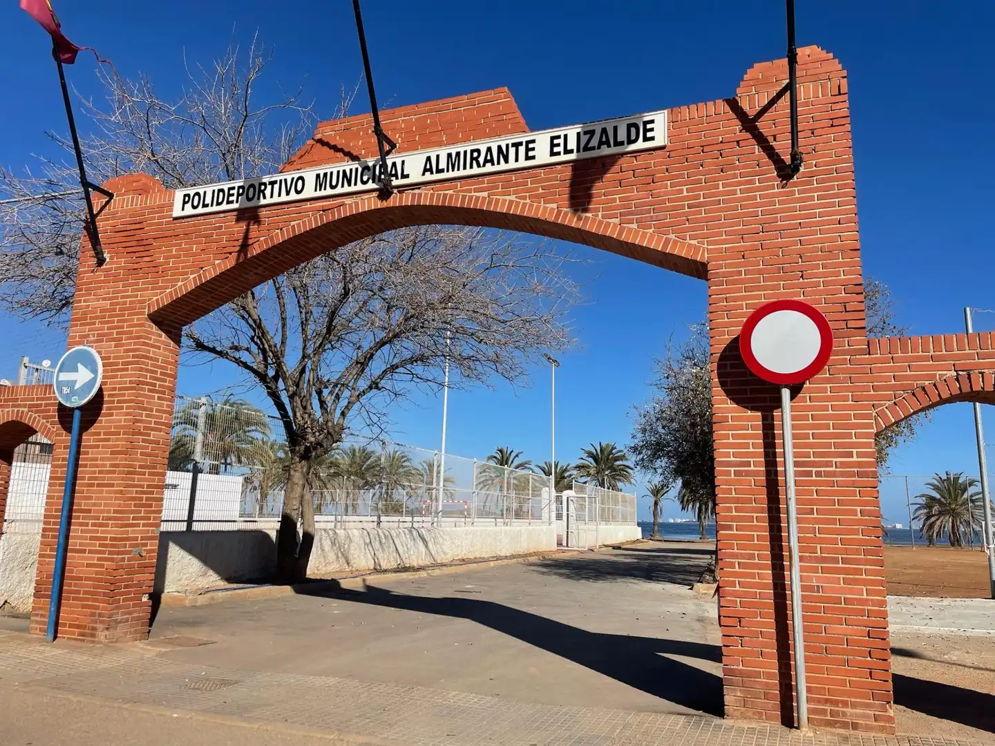 Vista exterior de Casa adosada en venda en Cartagena amb Jardí privat, Terrassa i Traster