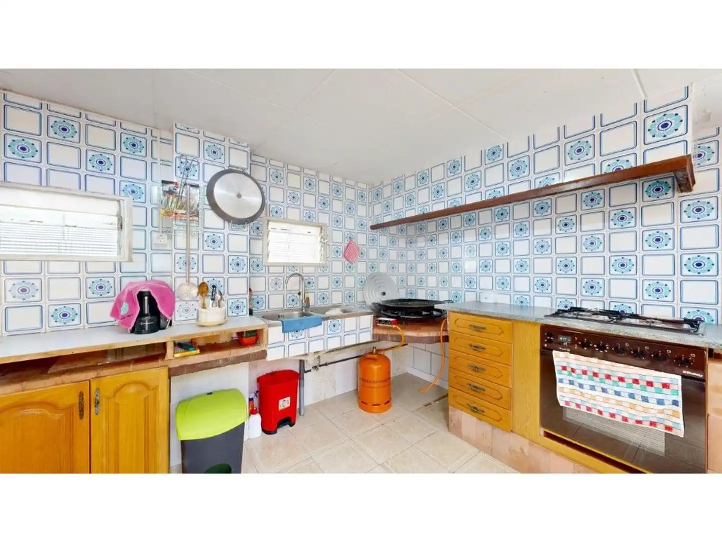 Cuina de Casa o xalet en venda en Tavernes de la Valldigna amb Terrassa i Piscina