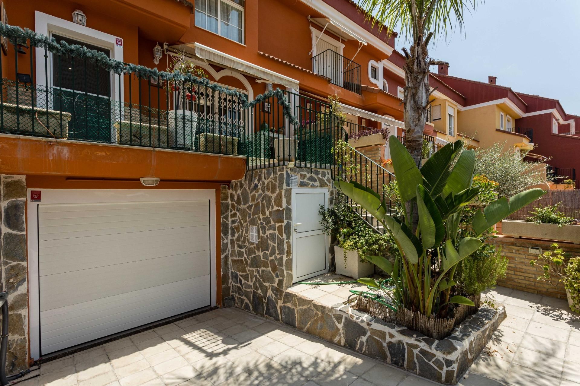 Exterior view of Single-family semi-detached for sale in  Valencia Capital  with Air Conditioner, Heating and Terrace
