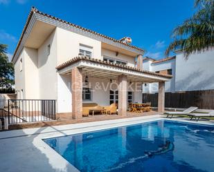 Vista exterior de Casa o xalet en venda en Bormujos amb Aire condicionat, Calefacció i Jardí privat