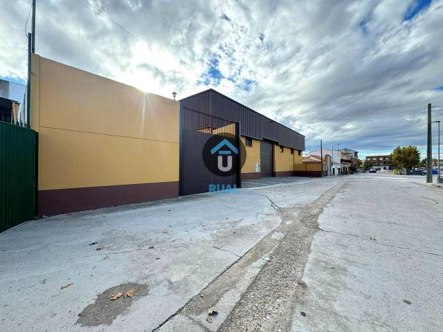 Nave industrial en Venta en San Roque en Santa Olalla
