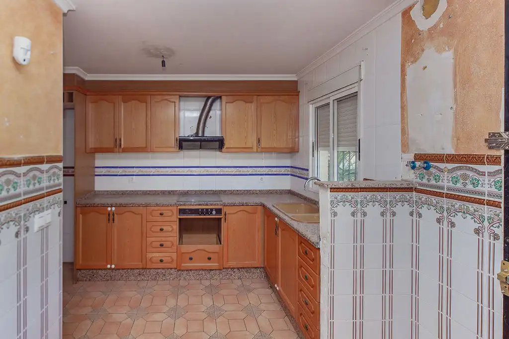 Kitchen of Houses for sale in Montroi / Montroy, Valencia