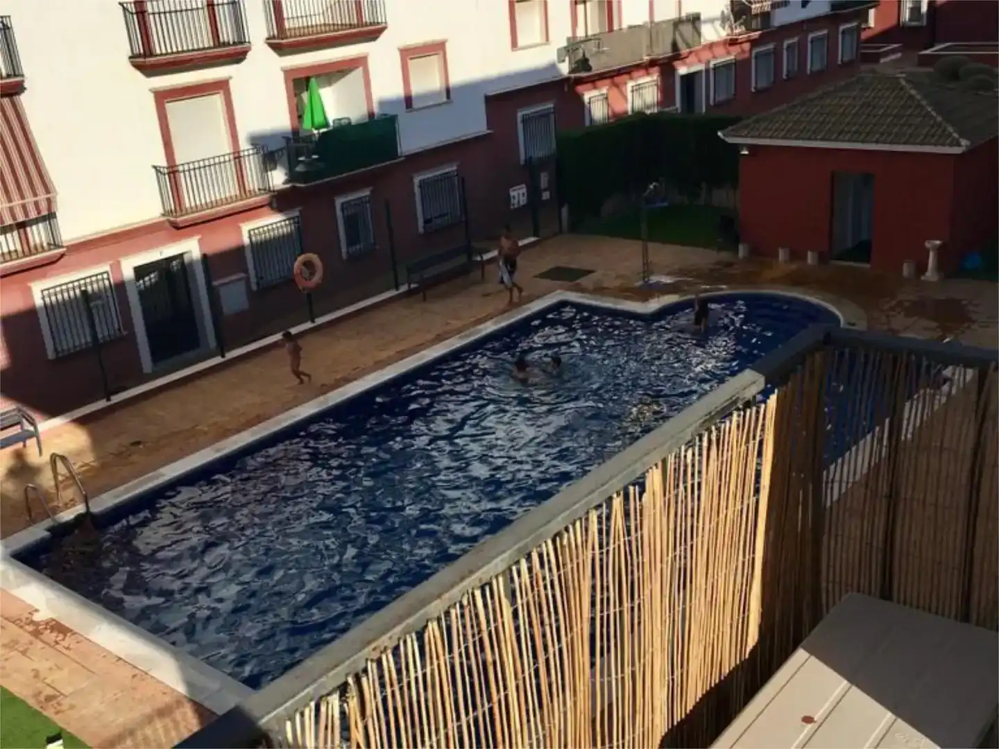 Piscina de Piso en venta en Priego de Córdoba con Aire acondicionado, Jardín privado y Parquet