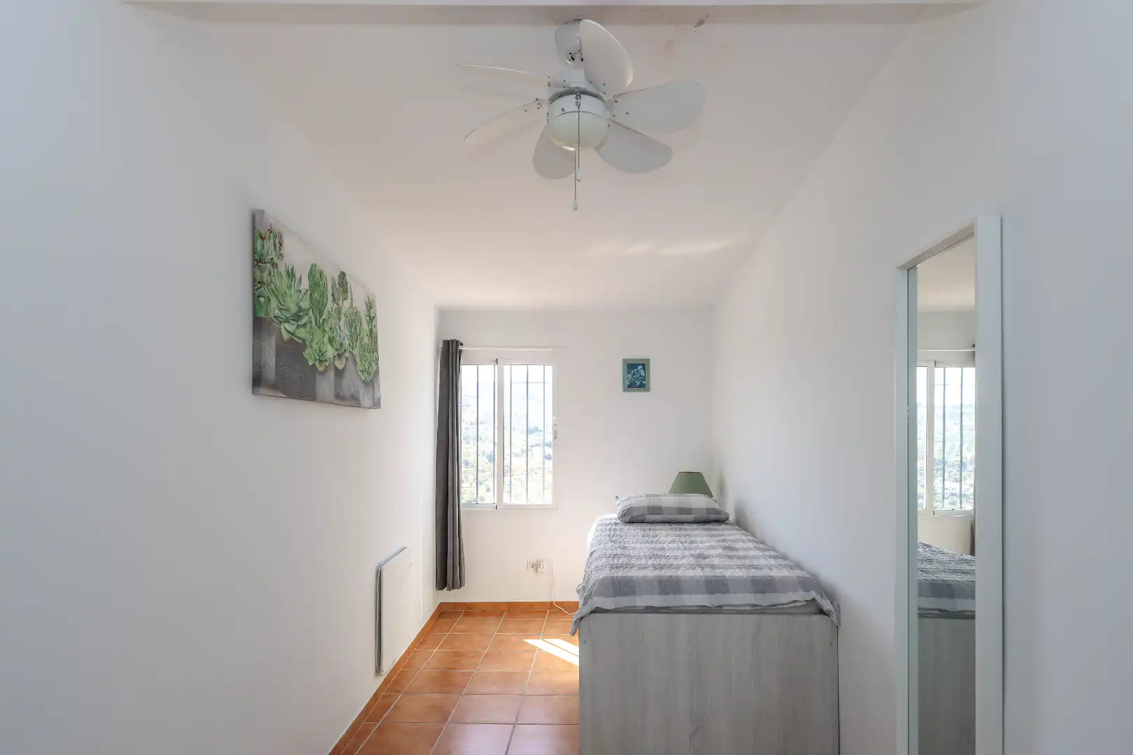 Habitación de Casa adosada en venta en Tolox con Terraza y Amueblado
