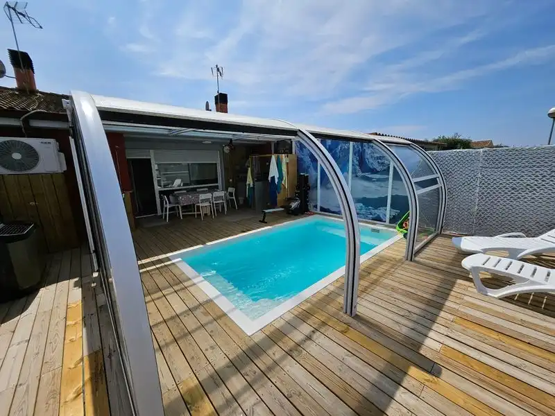 Piscina de Casa adosada en venta en Peralta / Azkoien con Aire acondicionado, Calefacción y Jardín privado