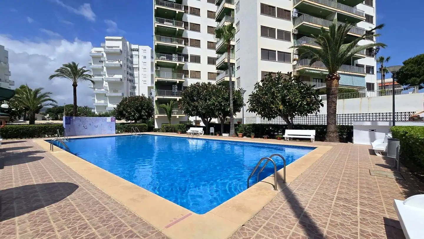 Schwimmbecken von Wohnungen zum Verkauf in Gandia mit Klimaanlage, Terrasse und Möbliert
