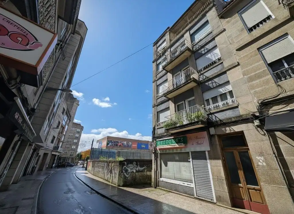 Vista exterior de Edificio en venta en Vigo 