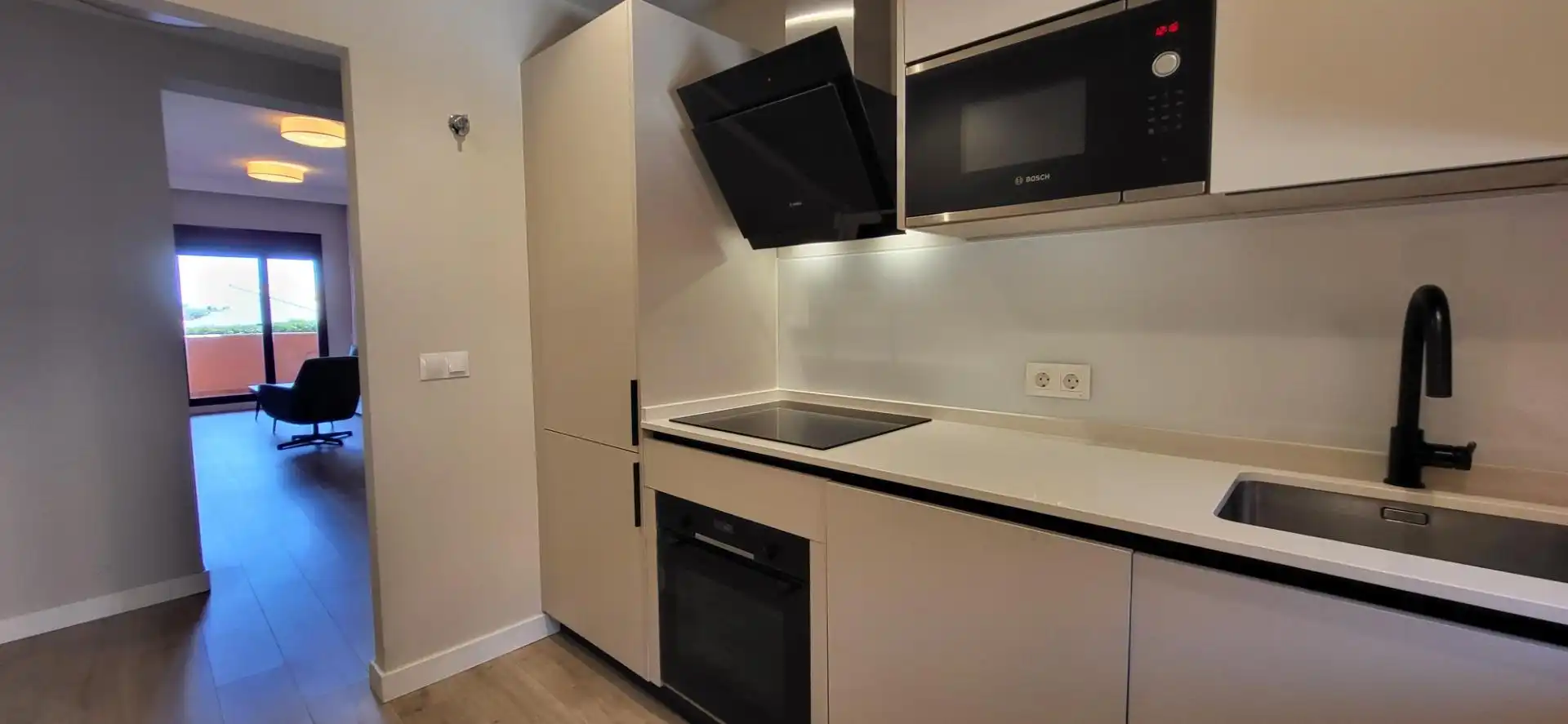 Cuina de Apartament en venda en Benahavís amb Aire condicionat, Calefacció i Jardí privat
