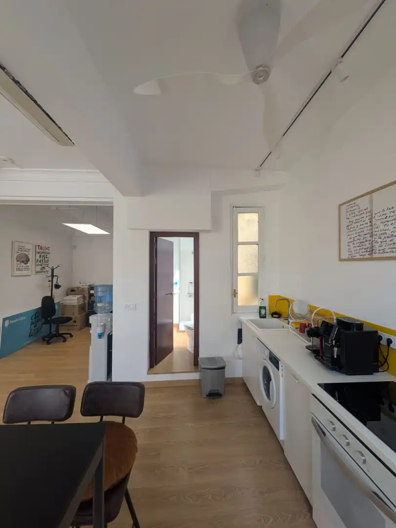 Küche von Büro zur Miete in Madrid mit Klimaanlage, Heizung und Terrasse