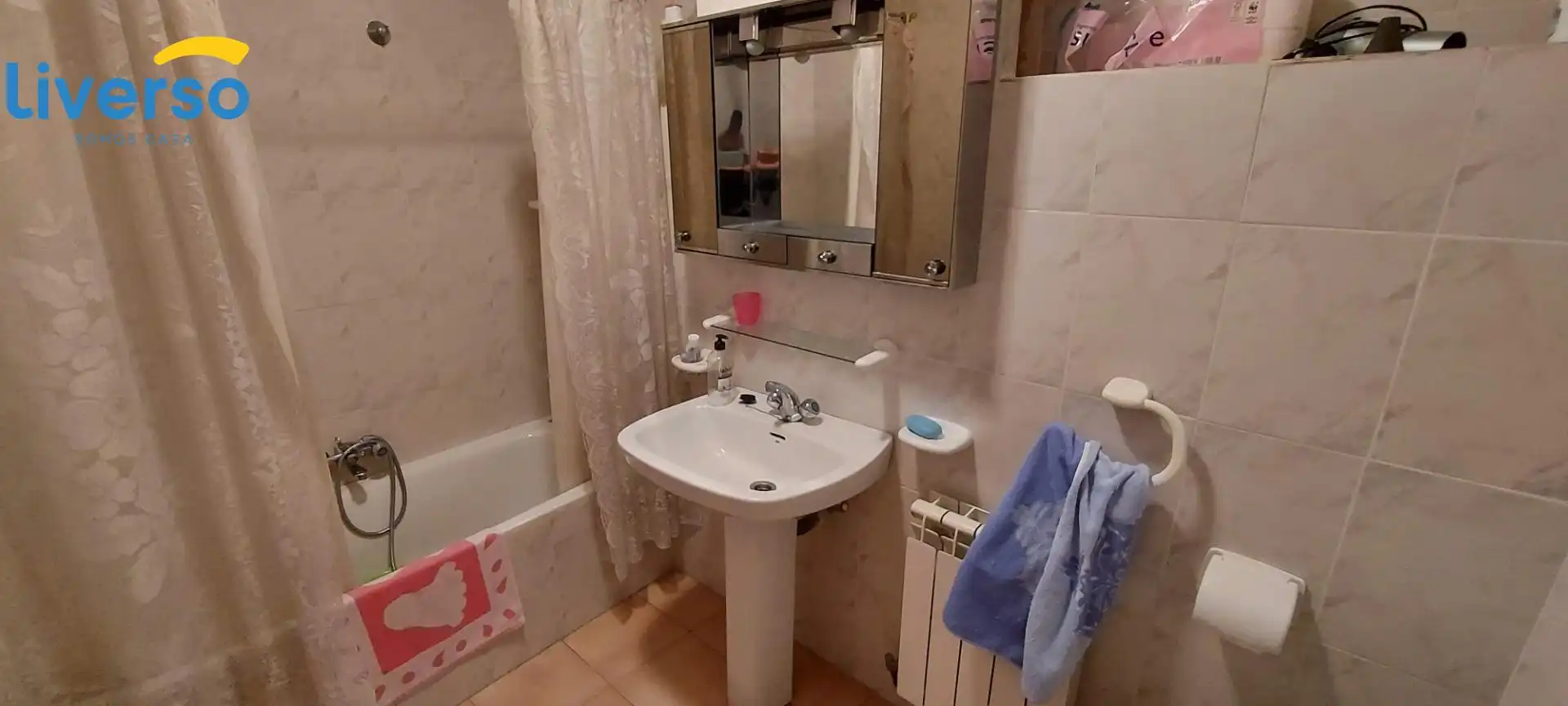 Baño de Finca rústica en venta en Huerta de Rey con Calefacción, Trastero y Amueblado