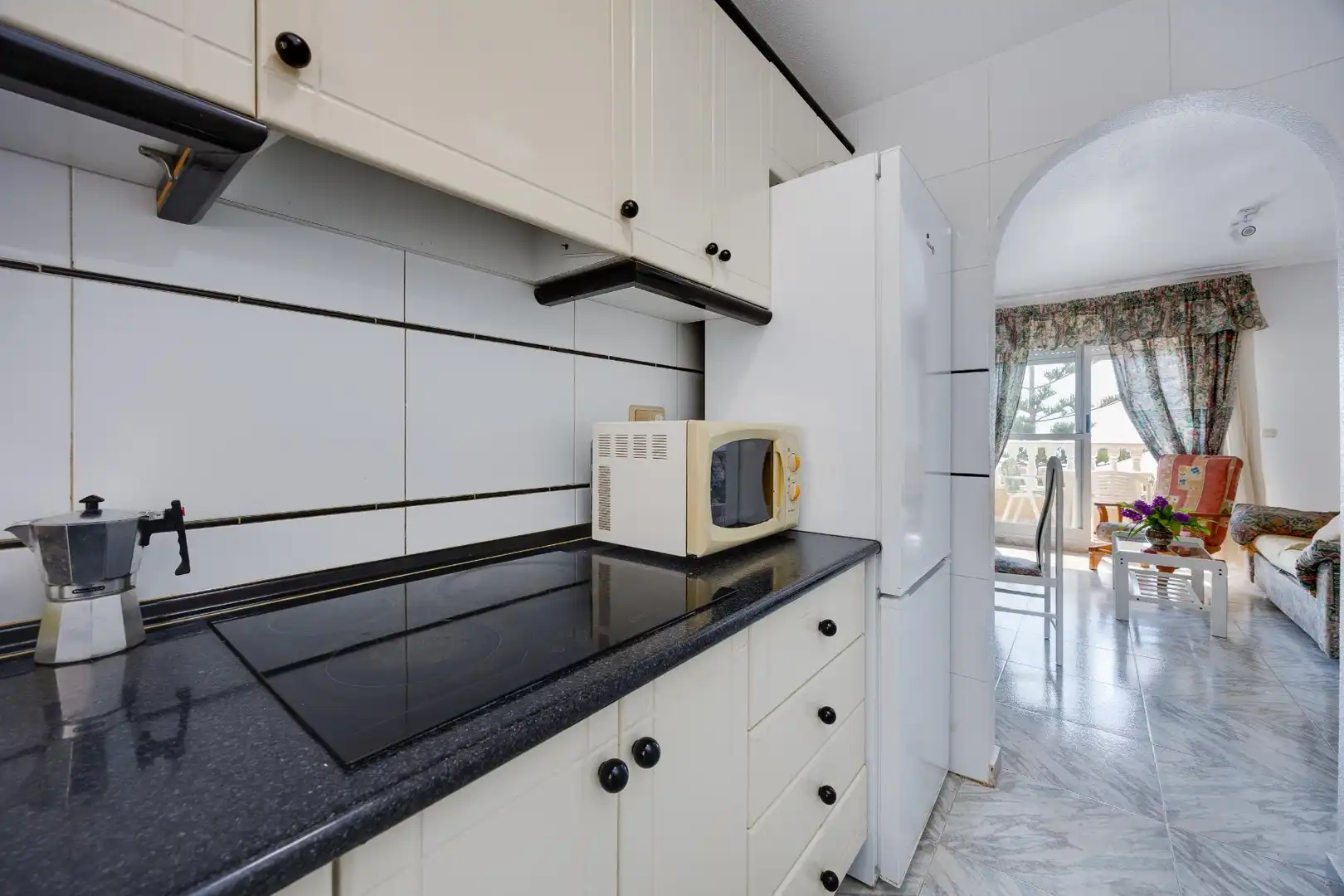 Cuina de Apartament en venda en Torrevieja amb Piscina, Moblat i Rentadora