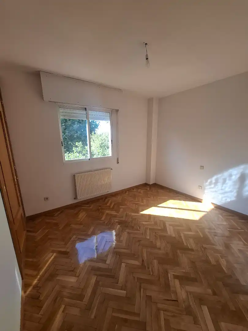 Habitación de Casa adosada de alquiler en Villaviciosa de Odón con Aire acondicionado, Calefacción y Jardín privado