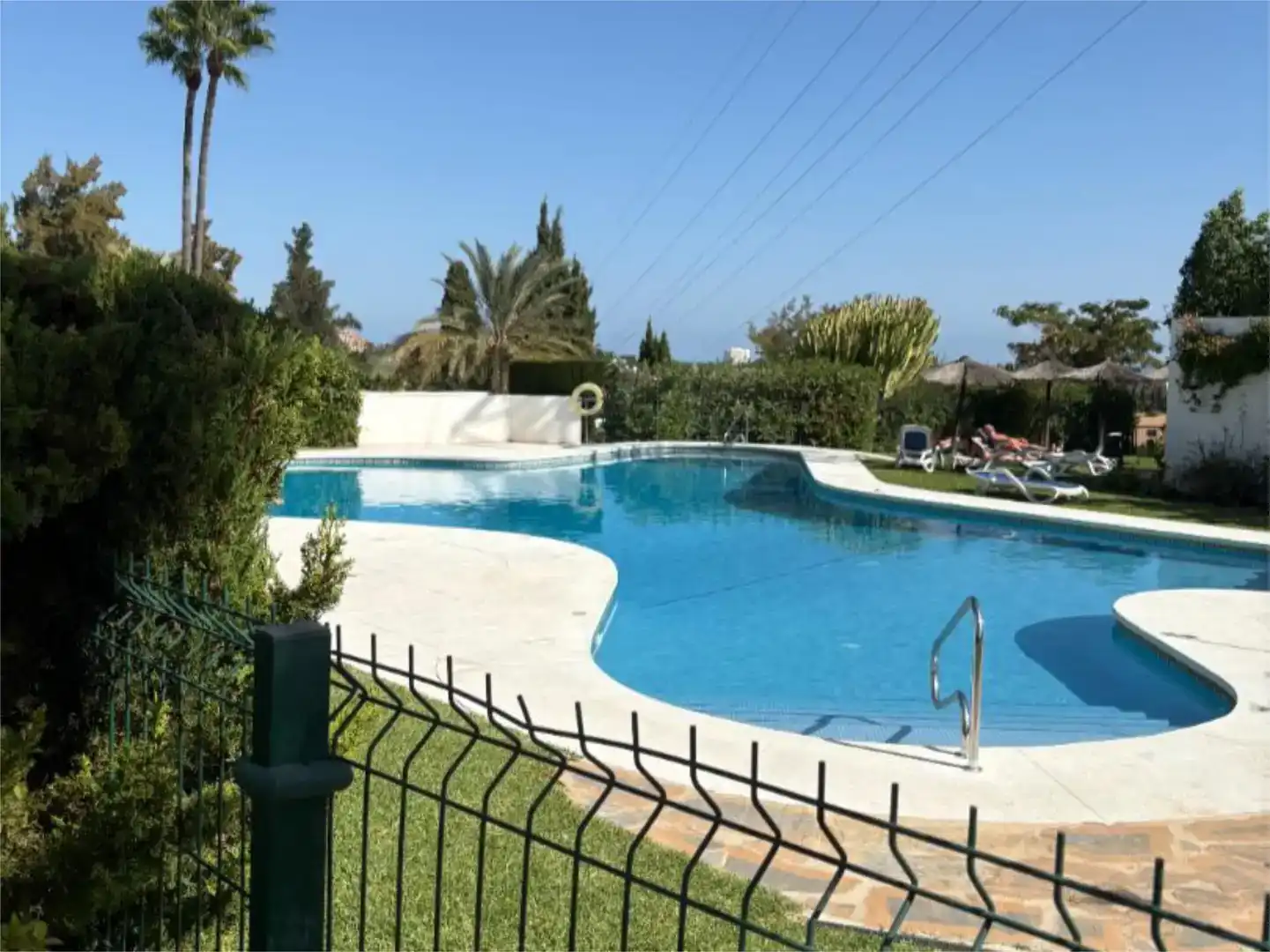 Piscina de Pis de lloguer en Benahavís amb Aire condicionat i Piscina