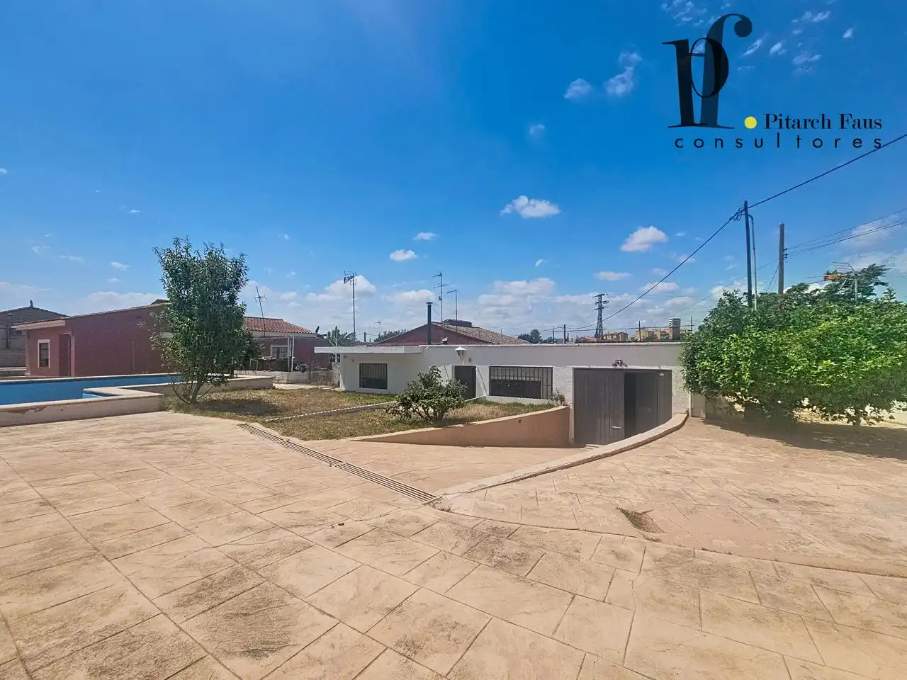 Exterior view of Houses for sale in La Pobla de Vallbona