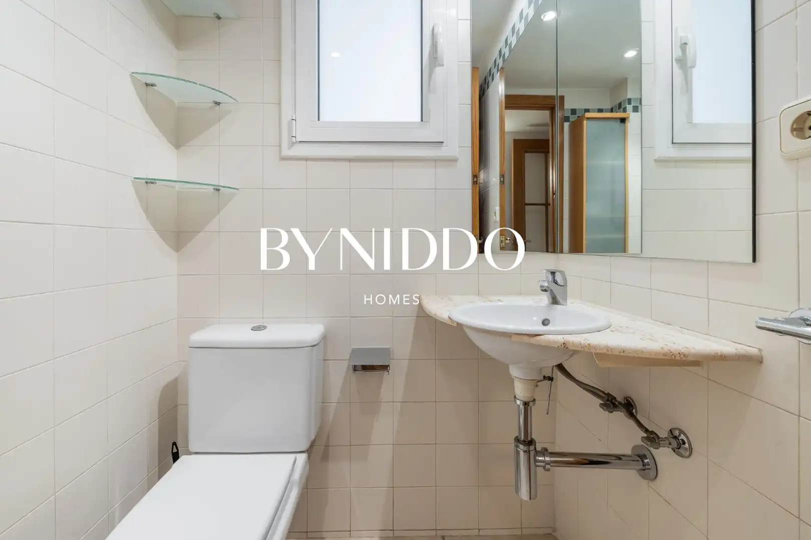 Bathroom of Flat for sale in Sant Cugat del Vallès  with Air Conditioner, Heating and Parquet flooring