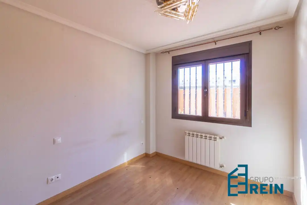 Habitación de Piso en venta en Recas con Calefacción