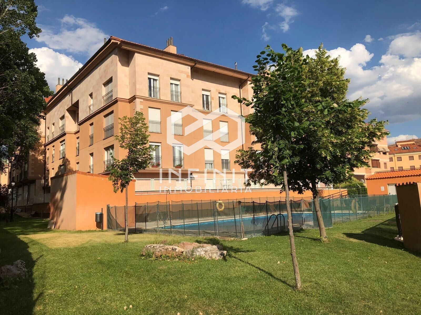 Vista exterior de Ático en venta en Sigüenza con Calefacción, Jardín privado y Terraza