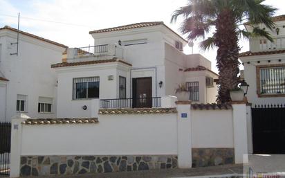 Vista exterior de Casa o xalet en venda en Orihuela amb Aire condicionat, Terrassa i Balcó