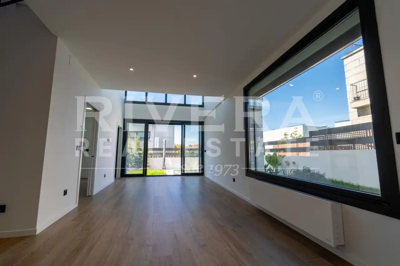 Sala de estar de Casa adosada en venta en Vigo  con Calefacción y Jardín privado