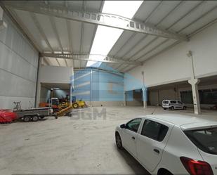 Industrial buildings to rent in Barro