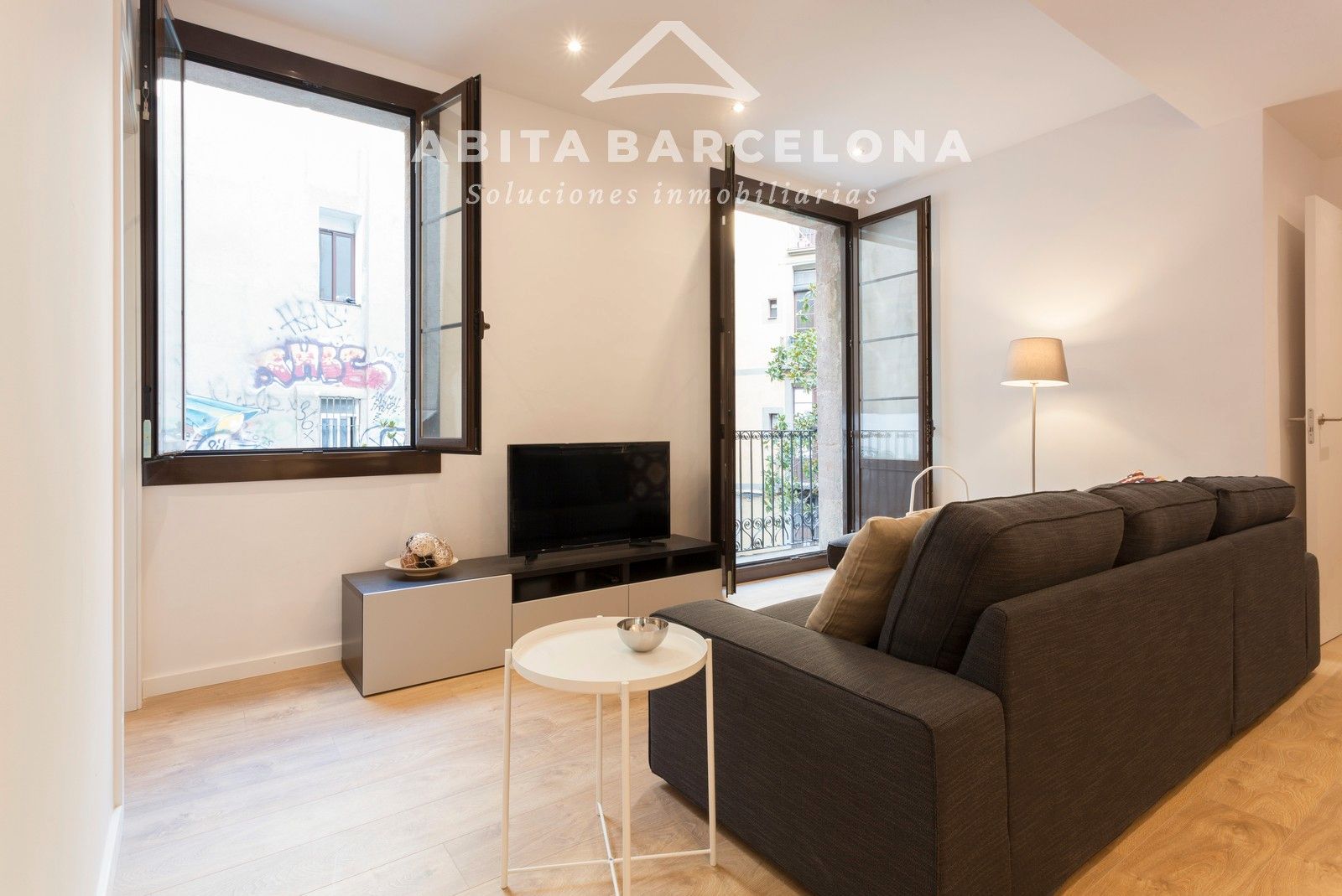 Exterior view of Flat for rent in  Barcelona Capital  with Air Conditioner, Heating and Parquet flooring