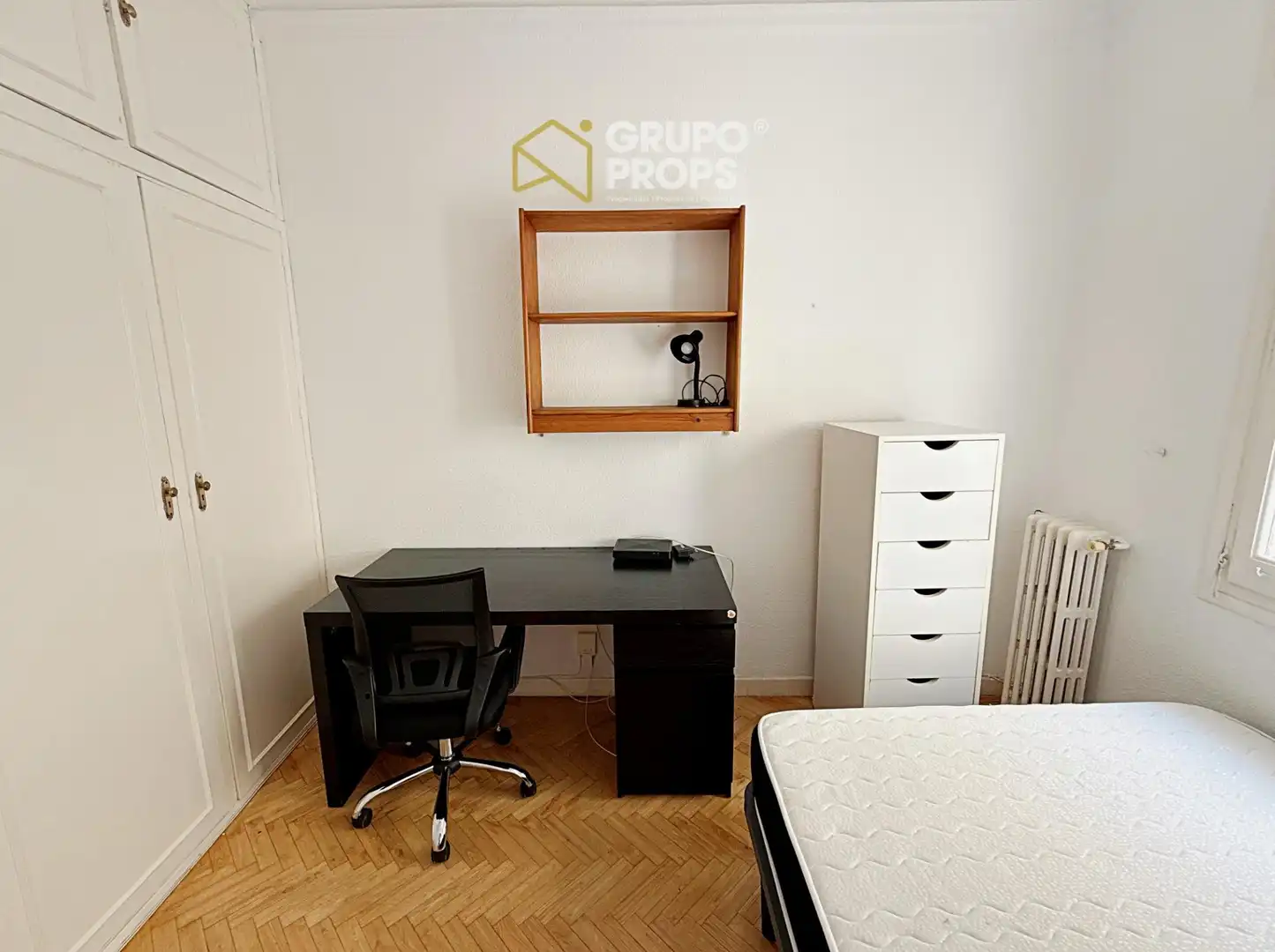 Habitación de Piso de alquiler en Madrid con Calefacción, Parquet y Amueblado