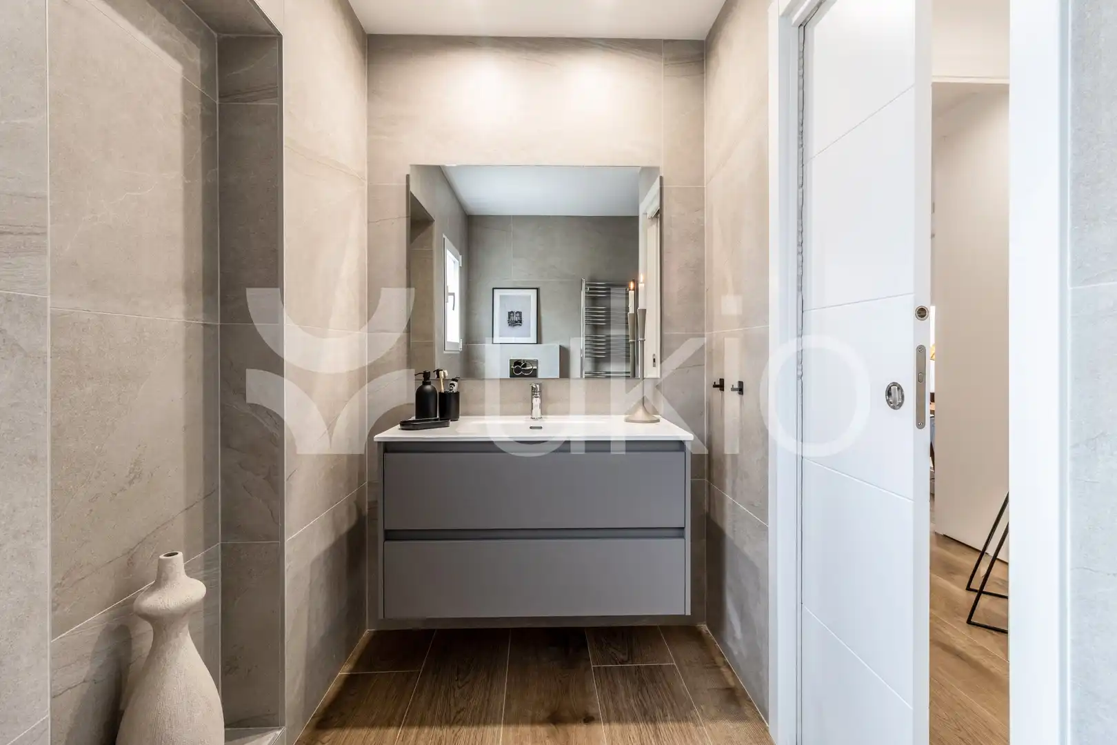 Bany de Apartament de lloguer en Madrid amb Aire condicionat, Moblat i Forn
