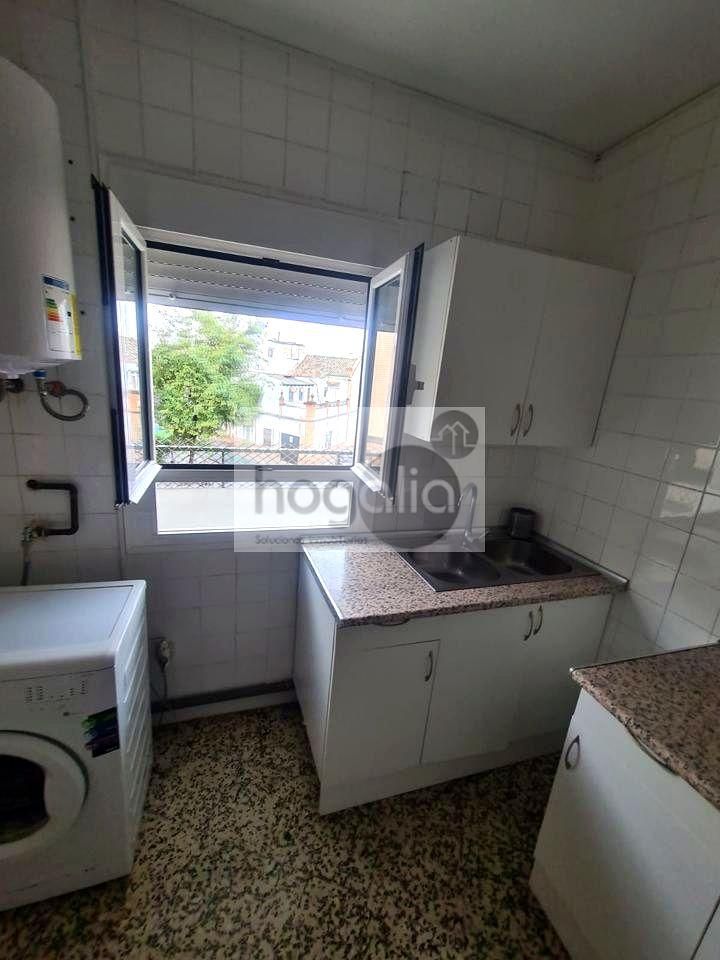 Küche von Wohnung miete in  Sevilla Capital mit Klimaanlage, Terrasse und Abstellraum