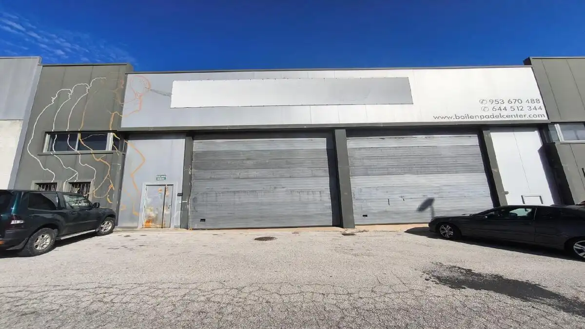 Vista exterior de Nau industrial en venda en Bailén