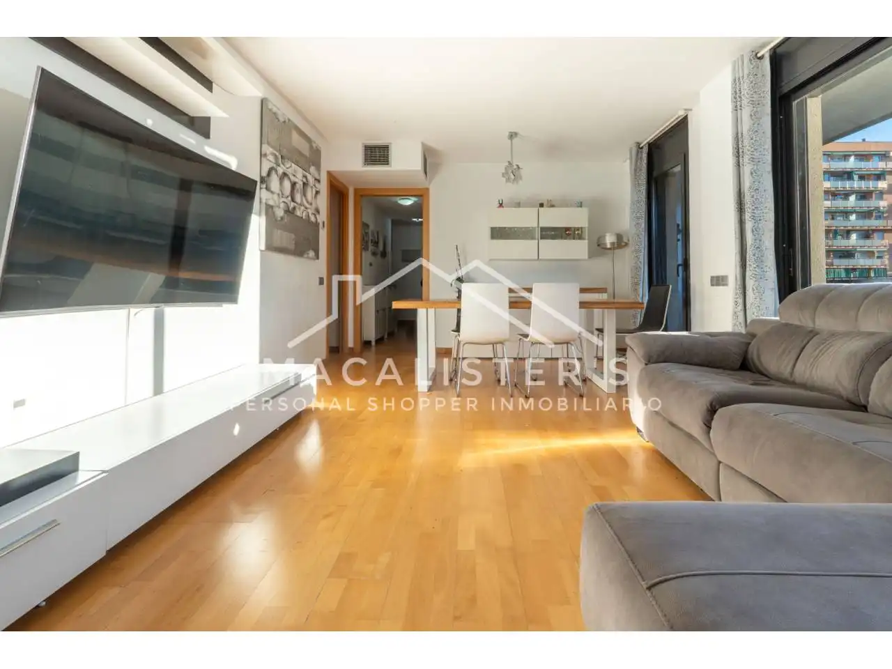 Sala d'estar de Pis en venda en Barcelona amb Aire condicionat, Calefacció i Parquet
