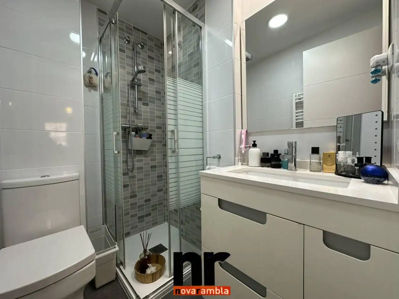 Badezimmer von Wohnung zum Verkauf in Ripollet mit Klimaanlage, Heizung und Terrasse