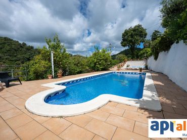 Detached house with balcony for sale in Santa Susanna