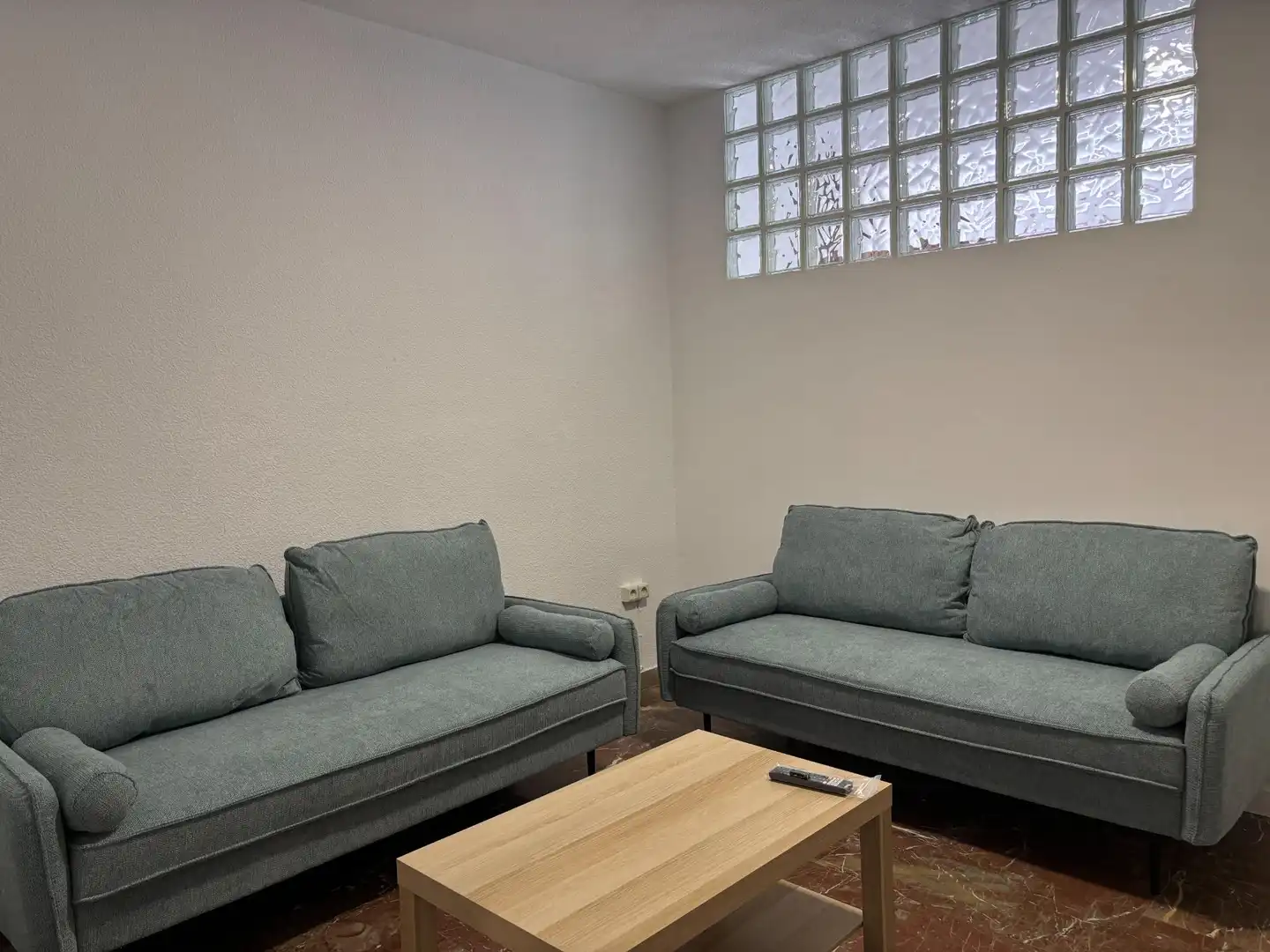 Sala de estar de Piso para compartir en Granada con Calefacción y Amueblado