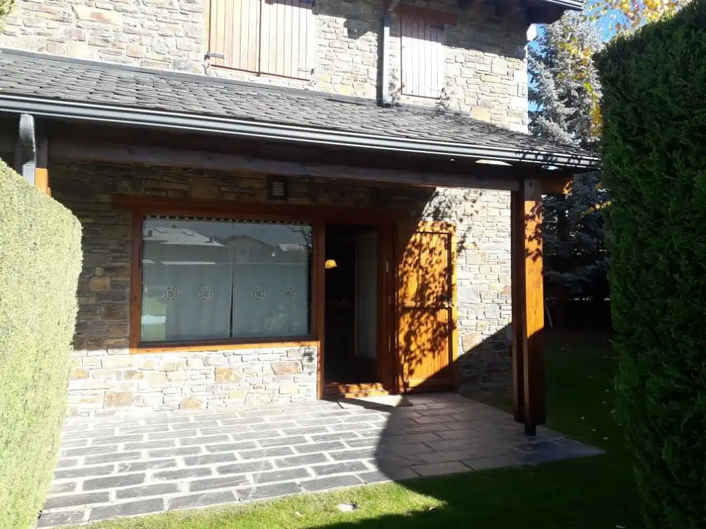 Terraced house with pool to rent in Avinguda del Segre 21, imagen 16