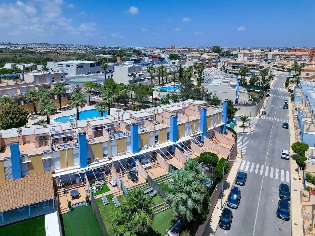 Außenansicht von Country house zum Verkauf in Orihuela mit Privatgarten, Terrasse und Schwimmbad