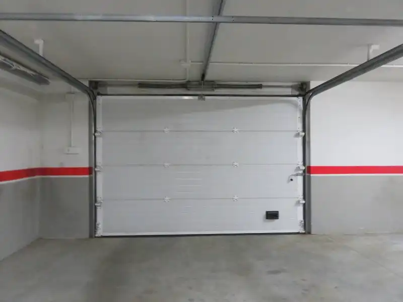Parking de Casa o chalet en venta en Chozas de Abajo con Calefacción, Jardín privado y Trastero