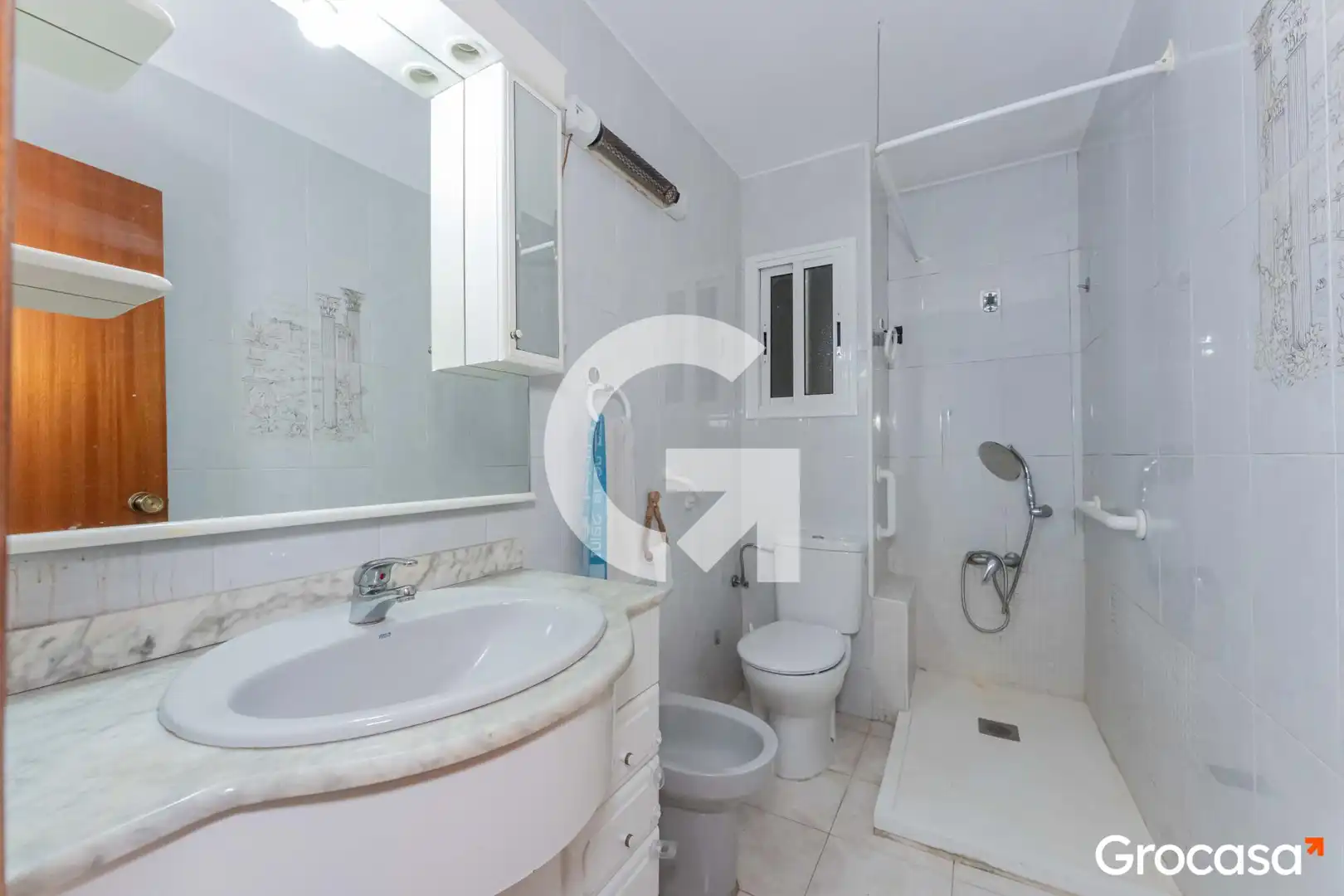 Bathroom of Flat for sale in Cornellà de Llobregat  with Oven