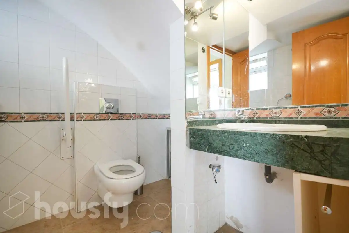Bathroom of Houses for sale in Madrid  with Air Conditioner, Heating and Terrace