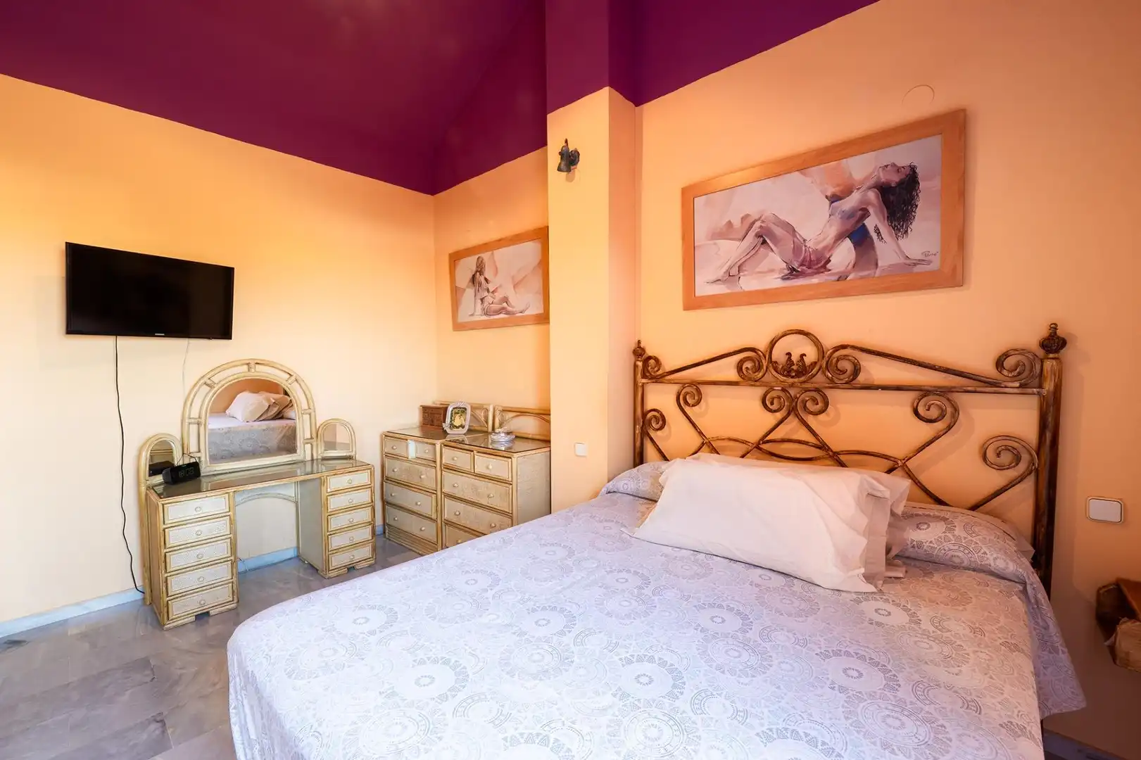 Dormitori de Casa adosada en venda en Marbella amb Aire condicionat, Terrassa i Moblat