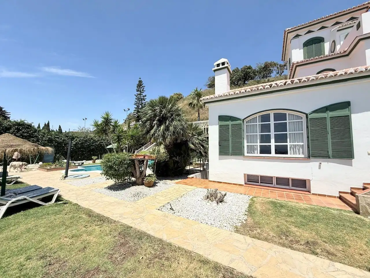 Vista exterior de Casa o xalet en venda en Torrox amb Aire condicionat, Calefacció i Jardí privat