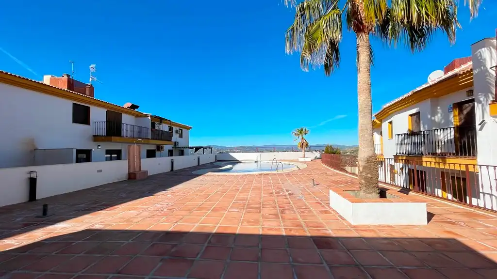 Terraza de Piso en venta en Alcaucín con Piscina comunitaria