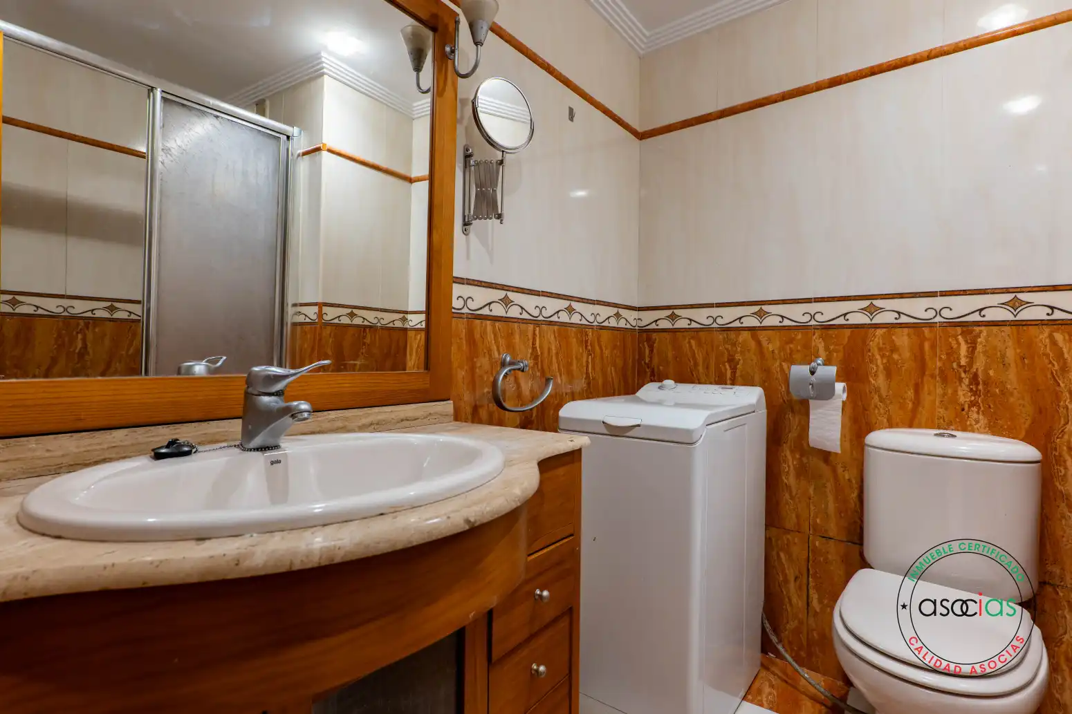 Baño de Piso en venta en Gijón  con Calefacción y Trastero