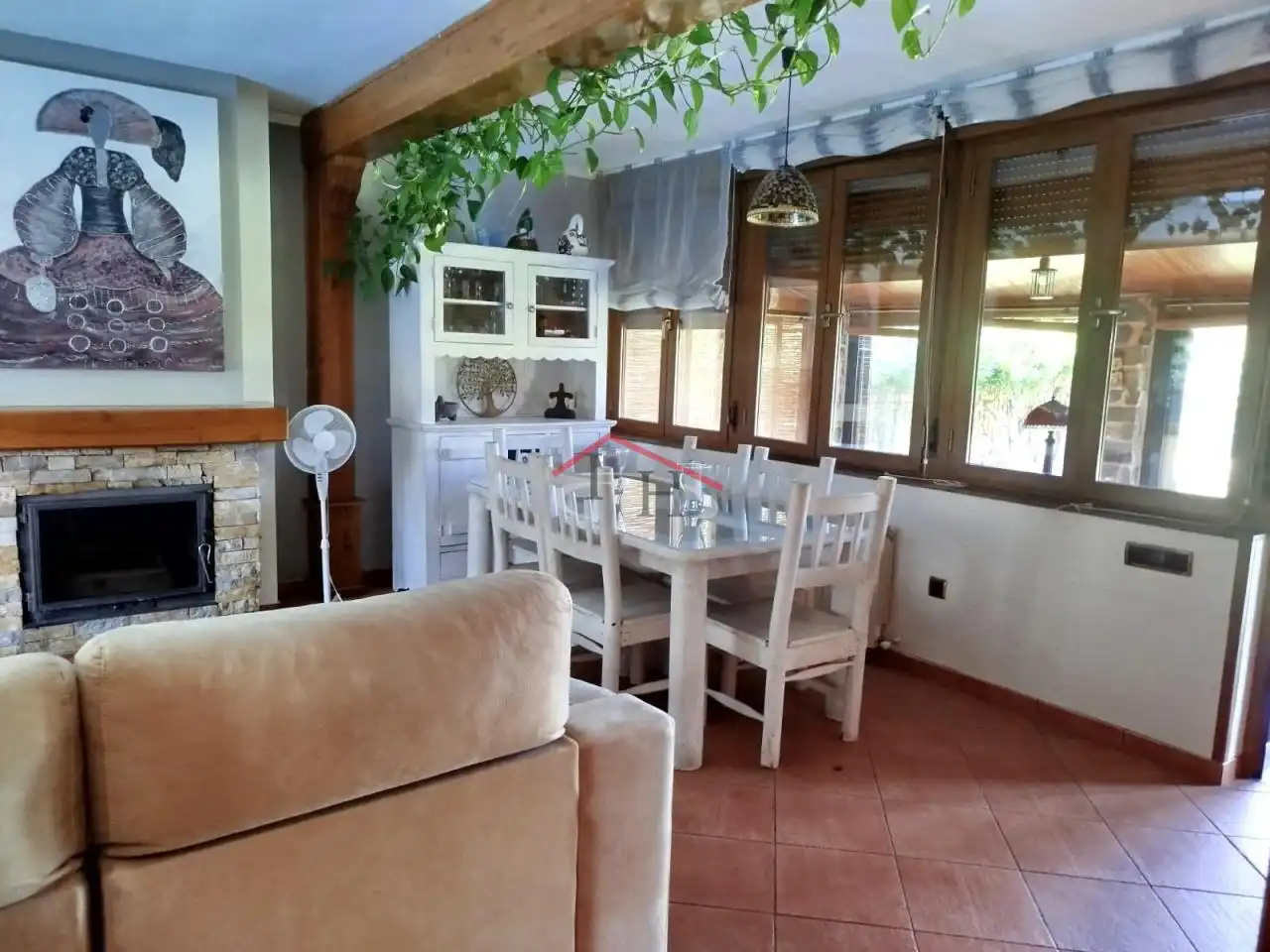 Sala d'estar de Casa o xalet en venda en Villadangos del Páramo amb Calefacció, Jardí privat i Piscina
