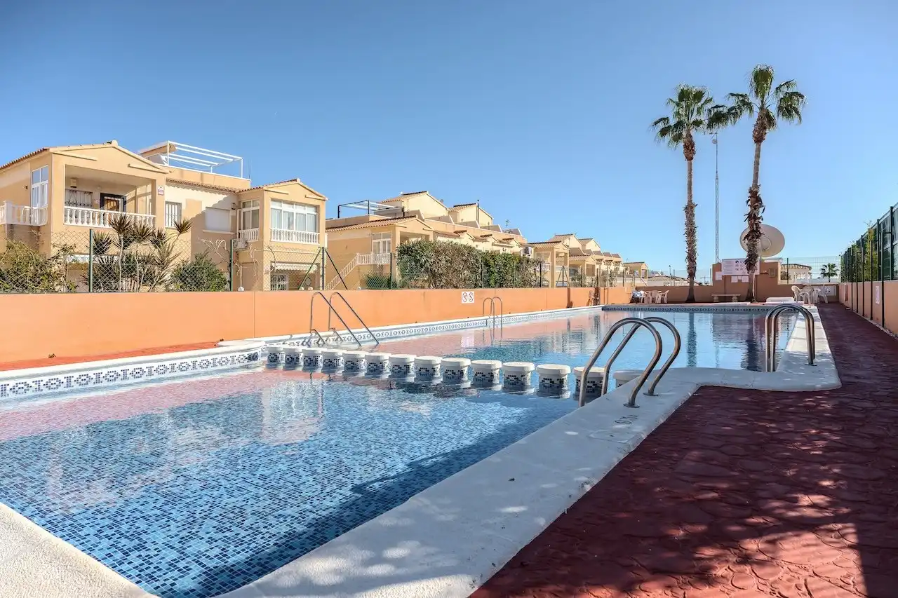 Piscina de Piso en venta en Orihuela con Aire acondicionado, Jardín privado y Terraza