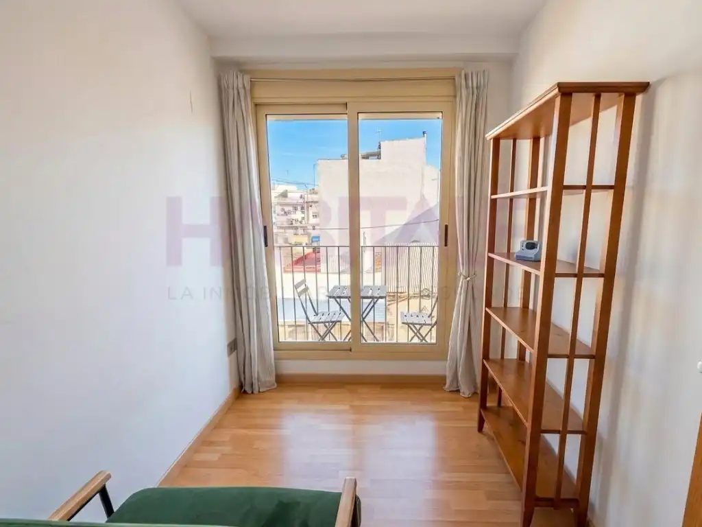 Dormitori de Àtic de lloguer en Valencia amb Aire condicionat, Moblat i Forn