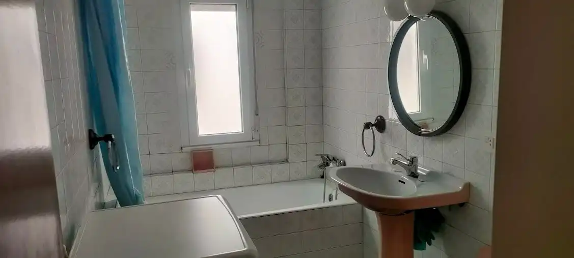 Bany de Pis en venda en Gijón  amb Parquet
