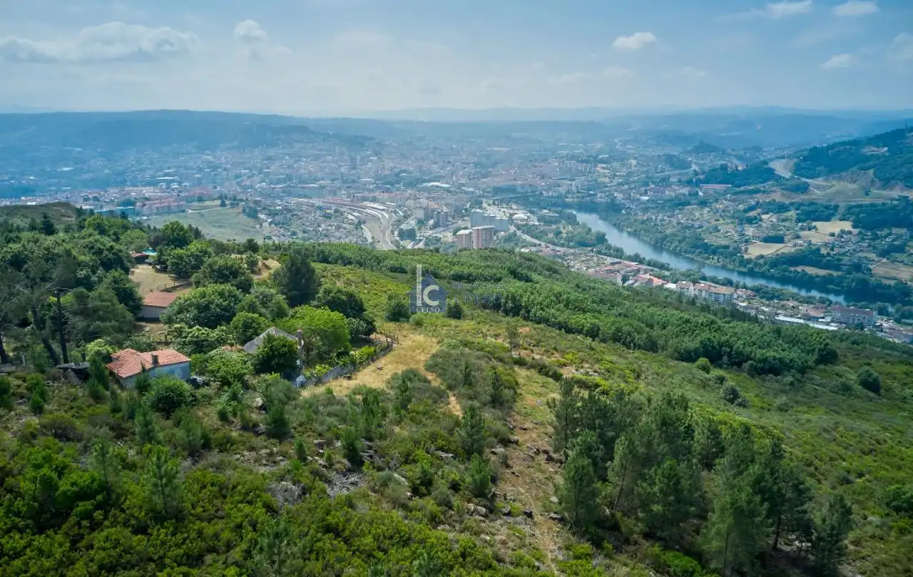 Casa o xalet en venda en Ourense Capital  amb Calefacció, Jardí privat i Traster