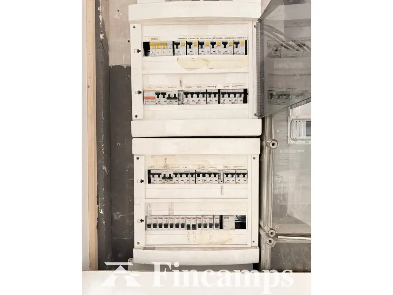 Exterior view of Commercial properties for rent in Sabadell  with Air Conditioner and Alarm
